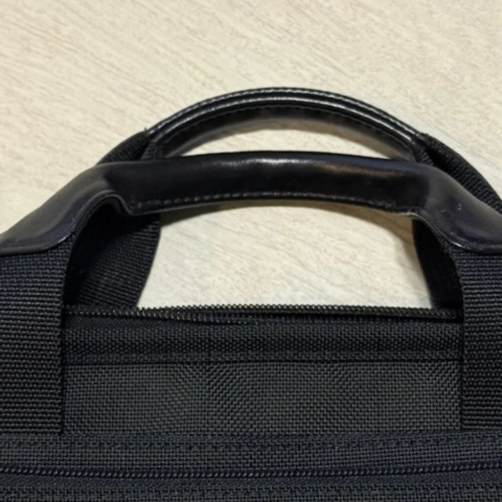 Tumi Medium black 15